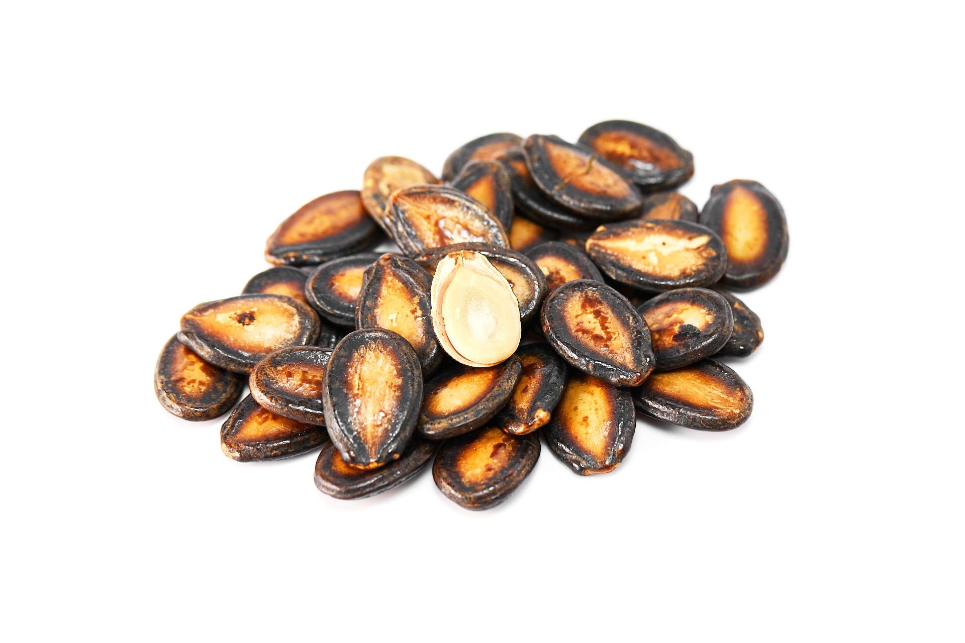 白底散落西瓜子散落坚果剥开西瓜子坚果