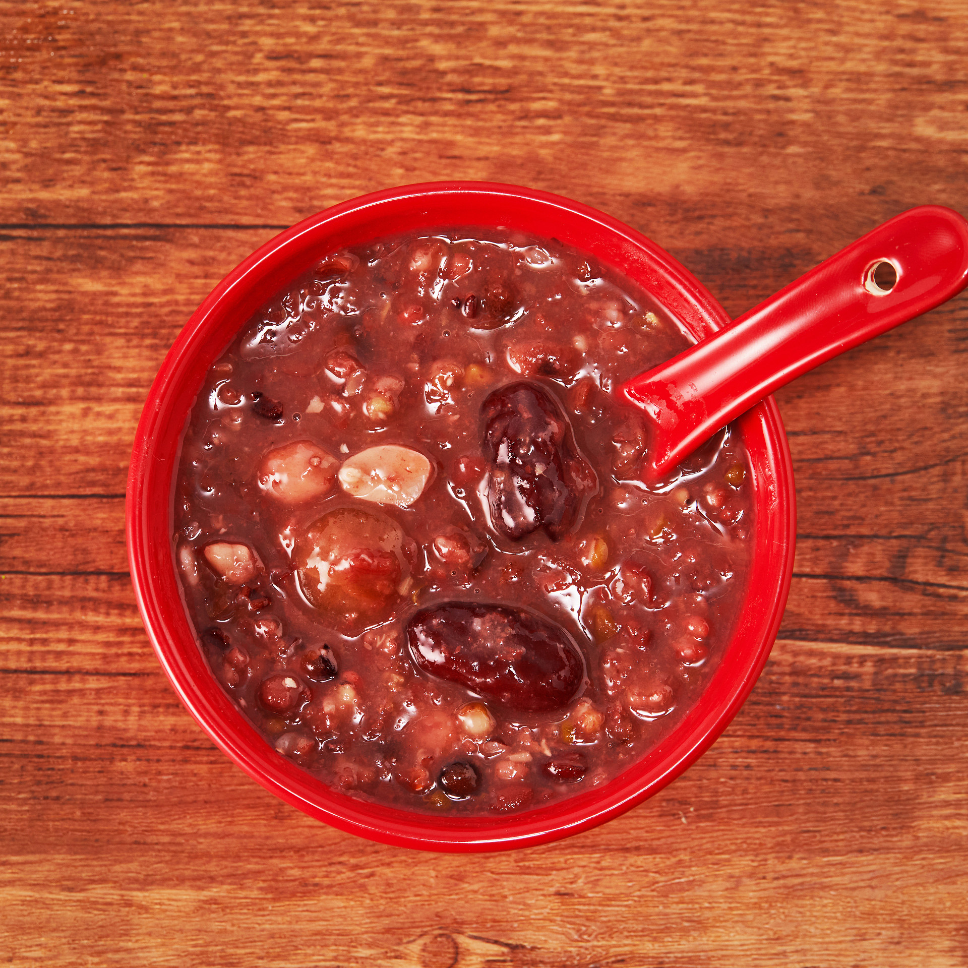 俯视图木纹红碗勺子一碗腊八粥腊八节腊八粥