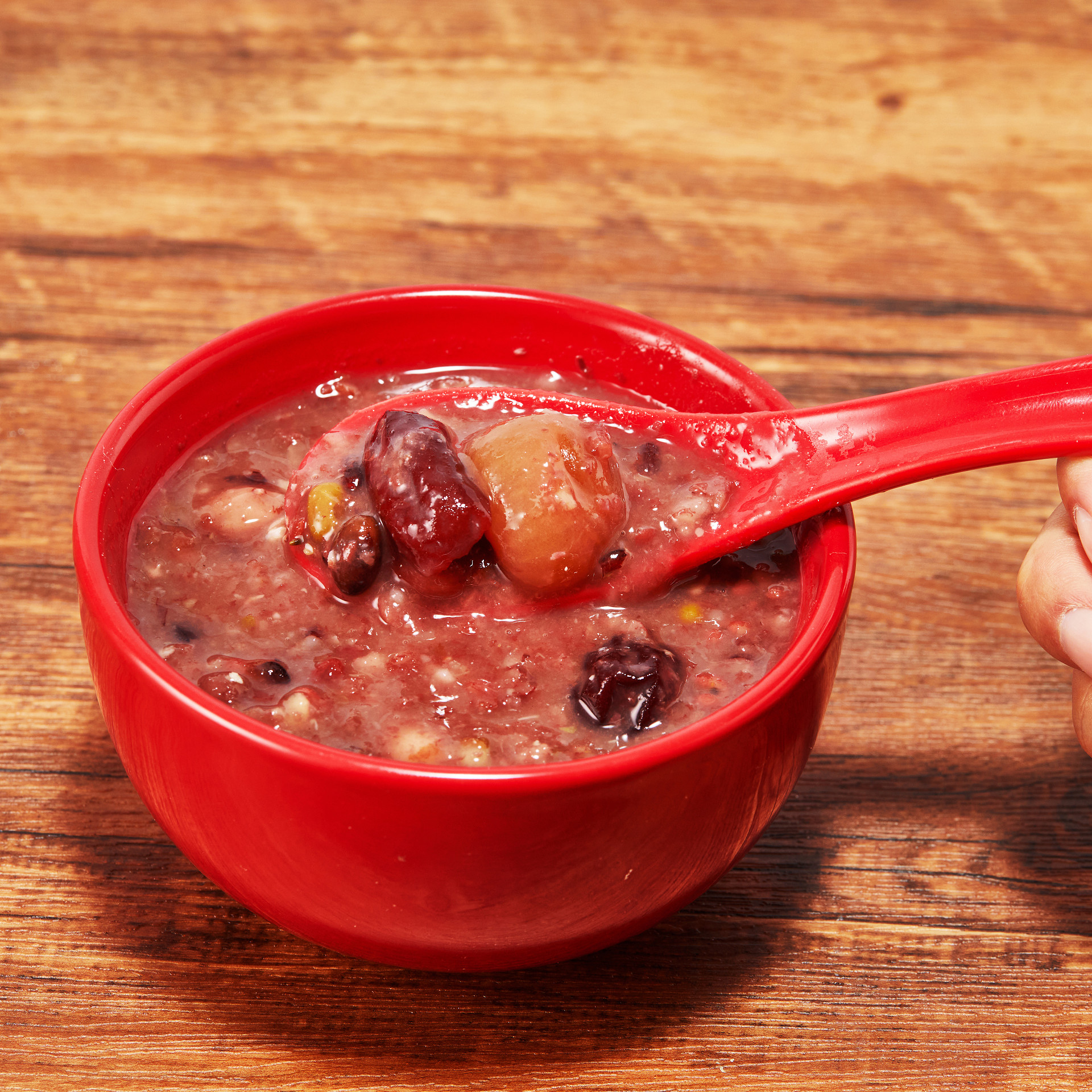 木纹红碗一碗腊八粥一勺腊八粥腊八节腊八粥