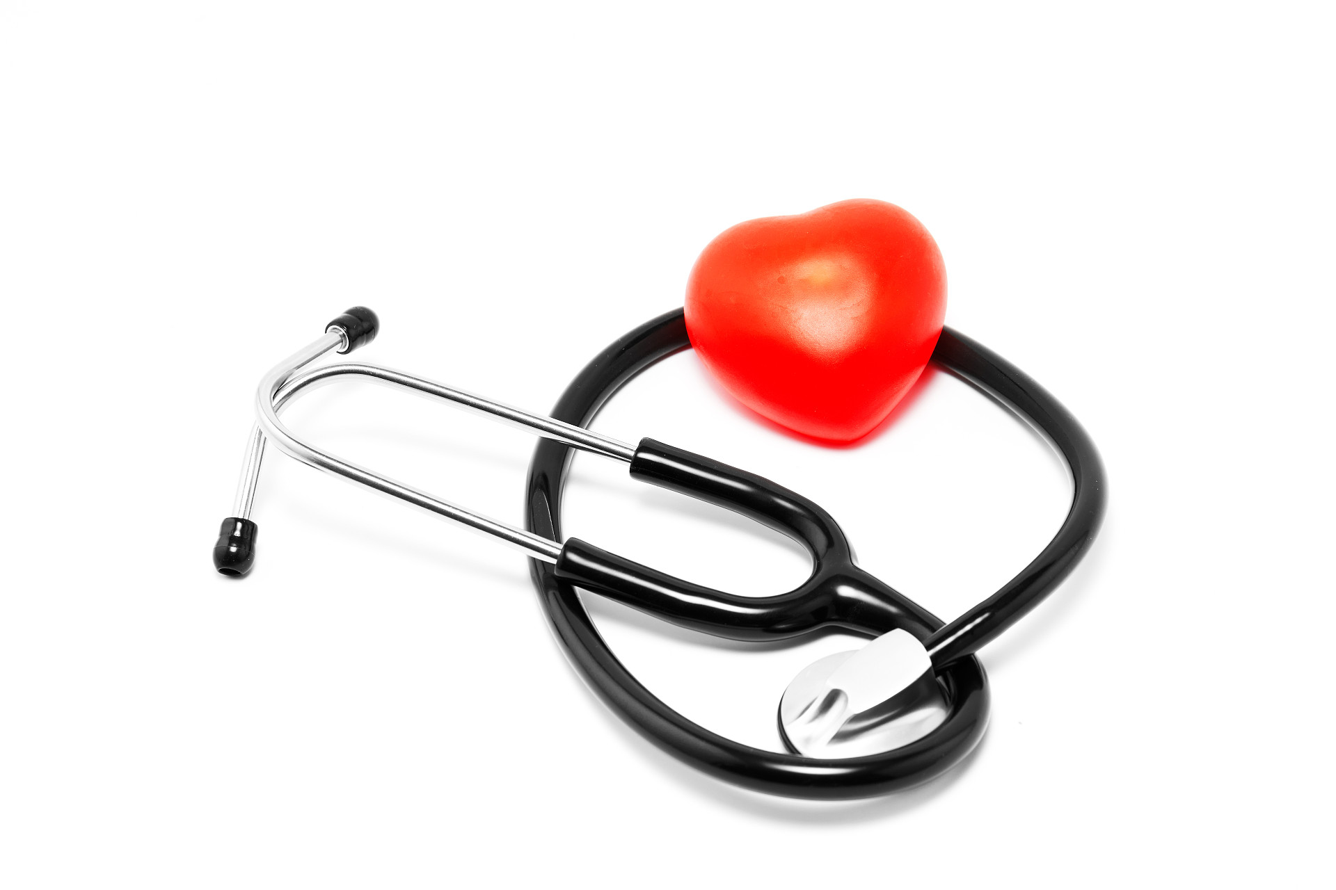 白底红色爱心红色心形听诊器医疗器械医疗用品