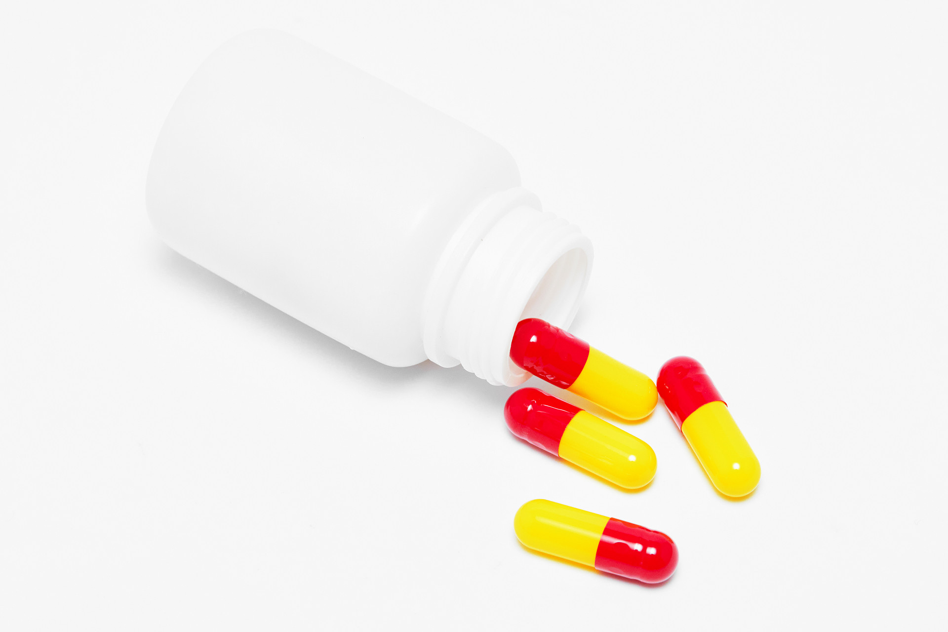 灰底倒下药瓶药品胶囊红黄胶囊医疗用品