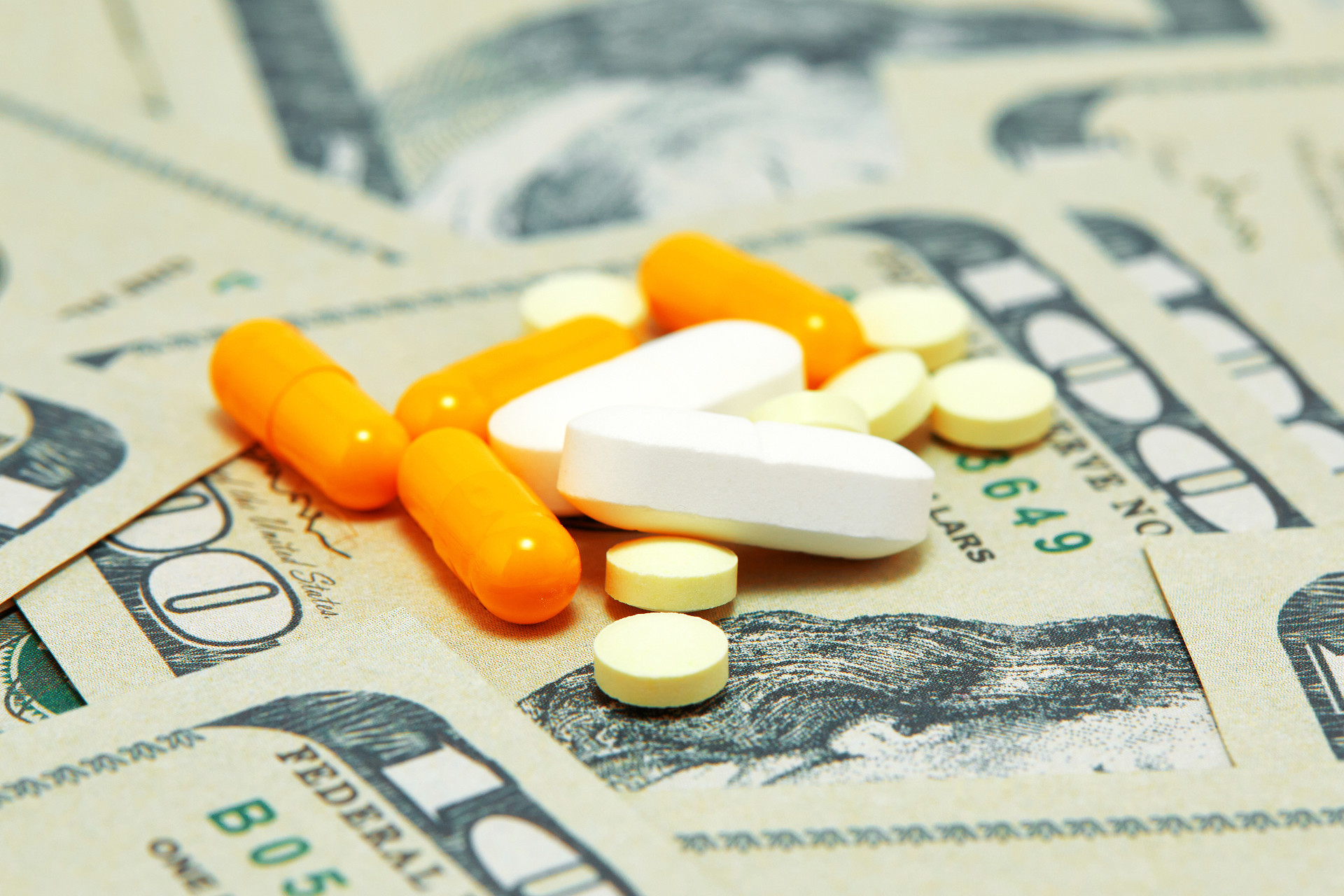 国外货币货币背景金钱背景散落药片散落胶囊散落药品