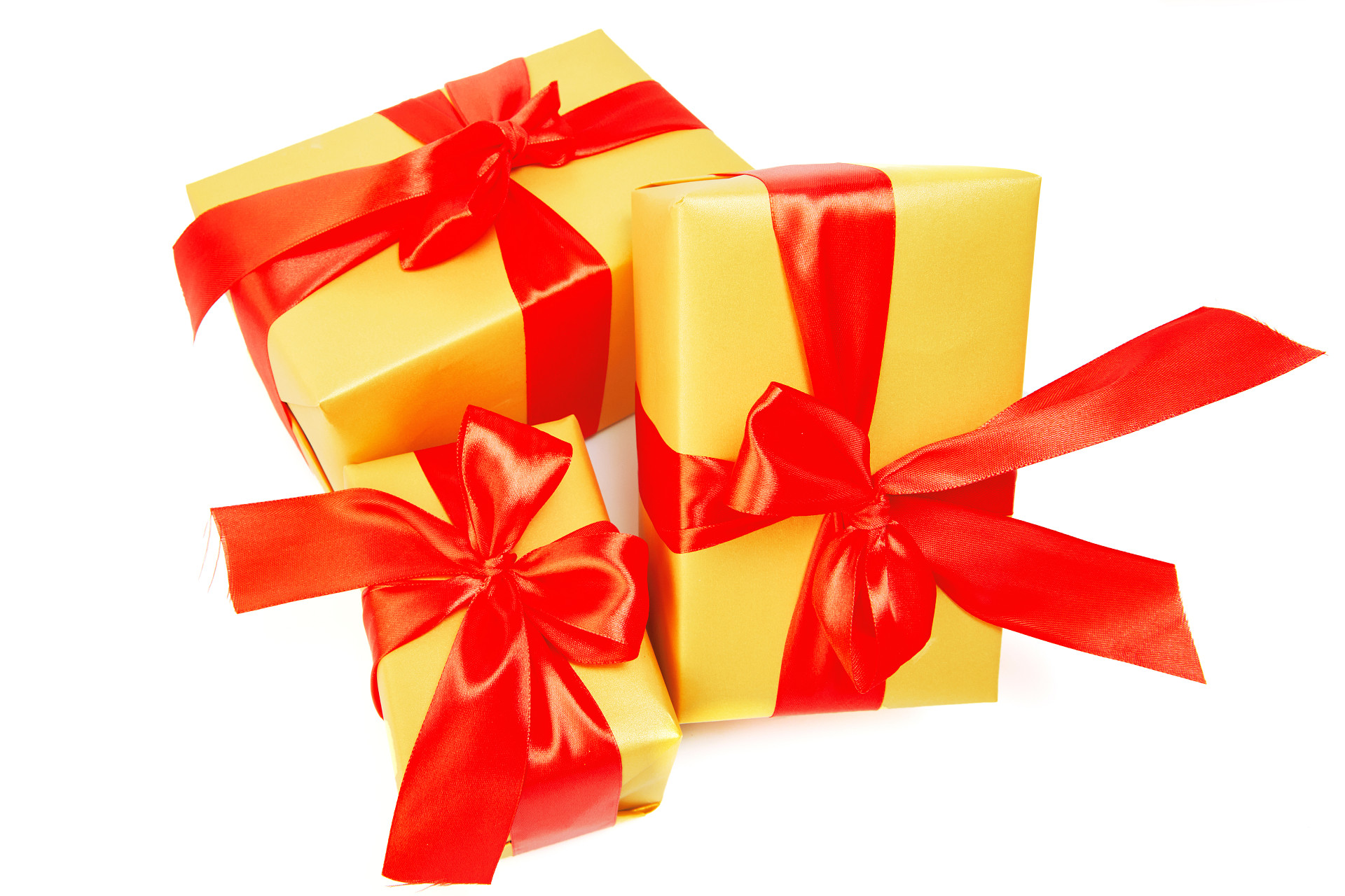 白底三个礼物盒金色礼物盒礼品盒礼盒圣诞节圣诞元素