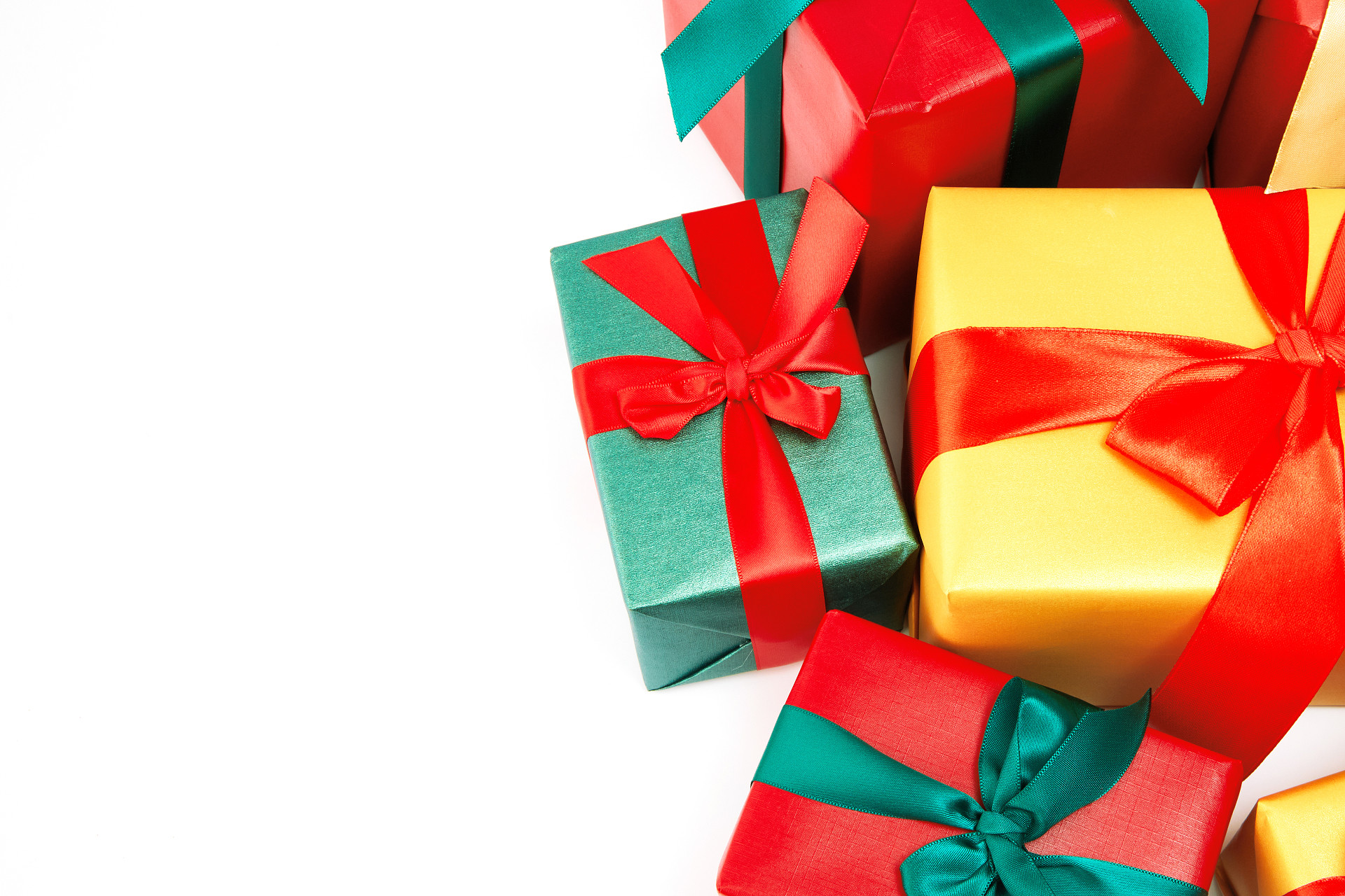 白底右侧礼盒一堆礼盒彩色礼物盒礼品盒圣诞节圣诞元素