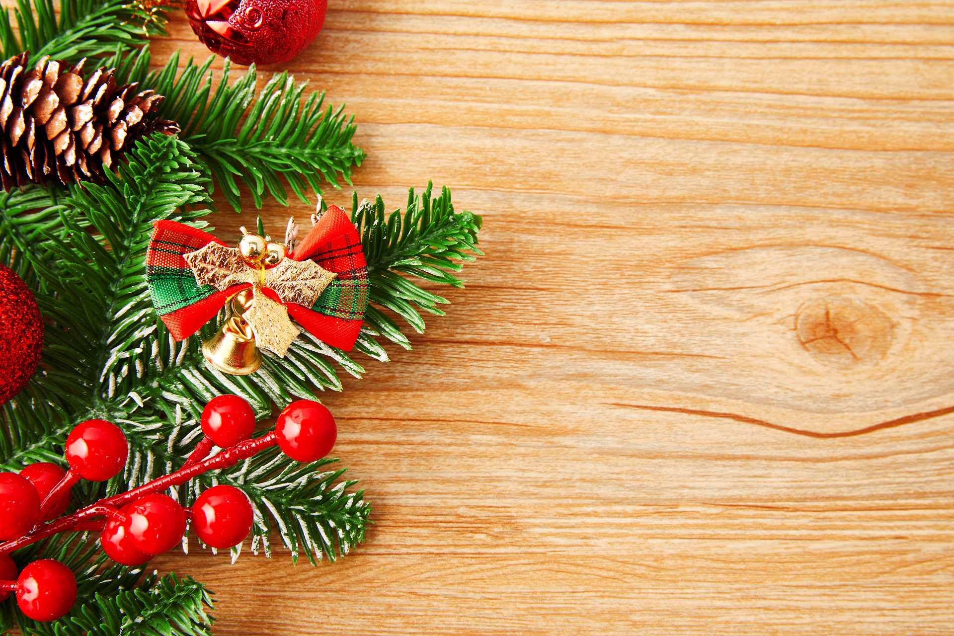 木纹铃铛松果绿叶红色装饰圣诞树圣诞节圣诞元素