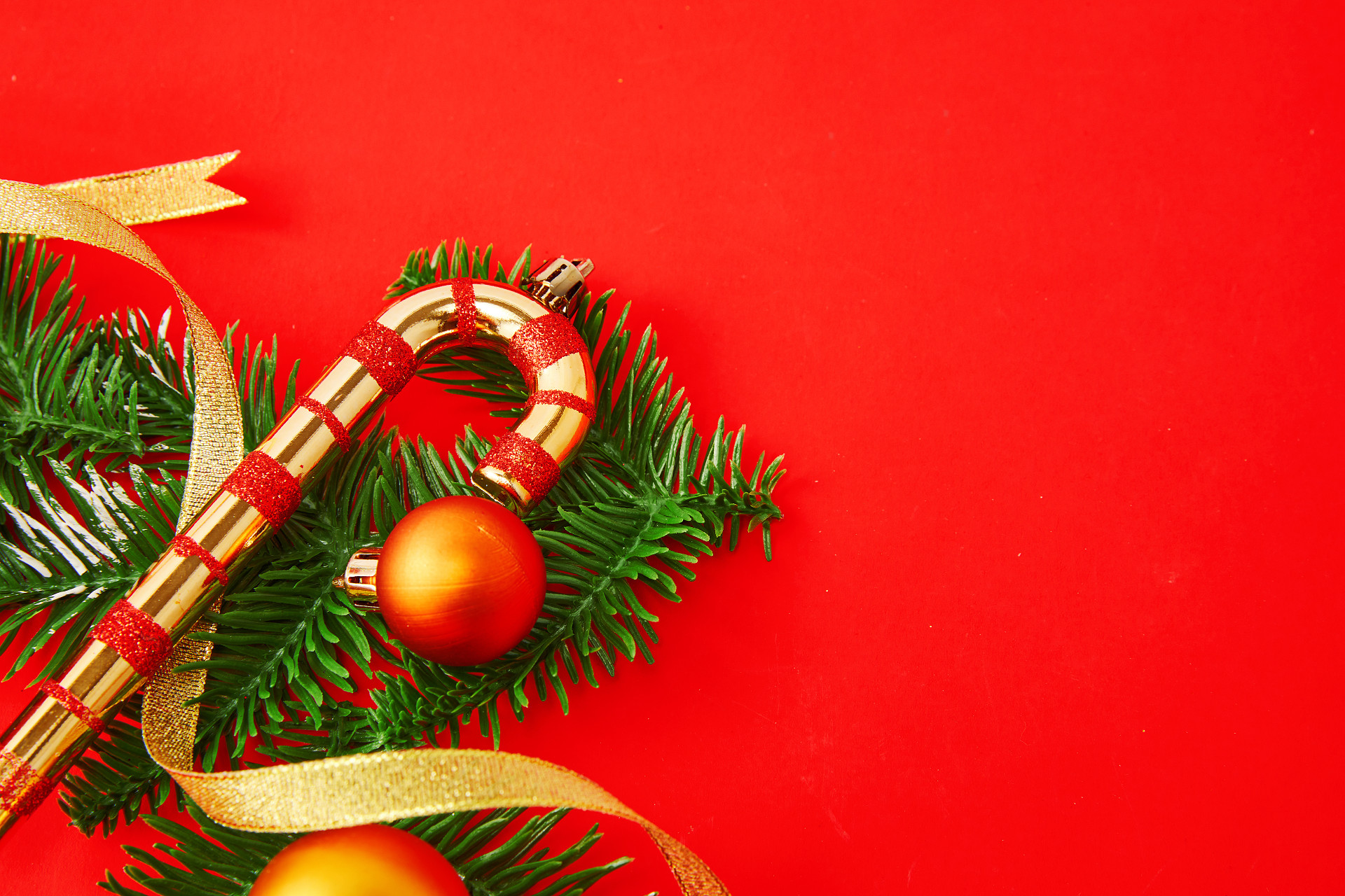 一侧元素红底铃铛红色装饰圣诞树圣诞节圣诞元素