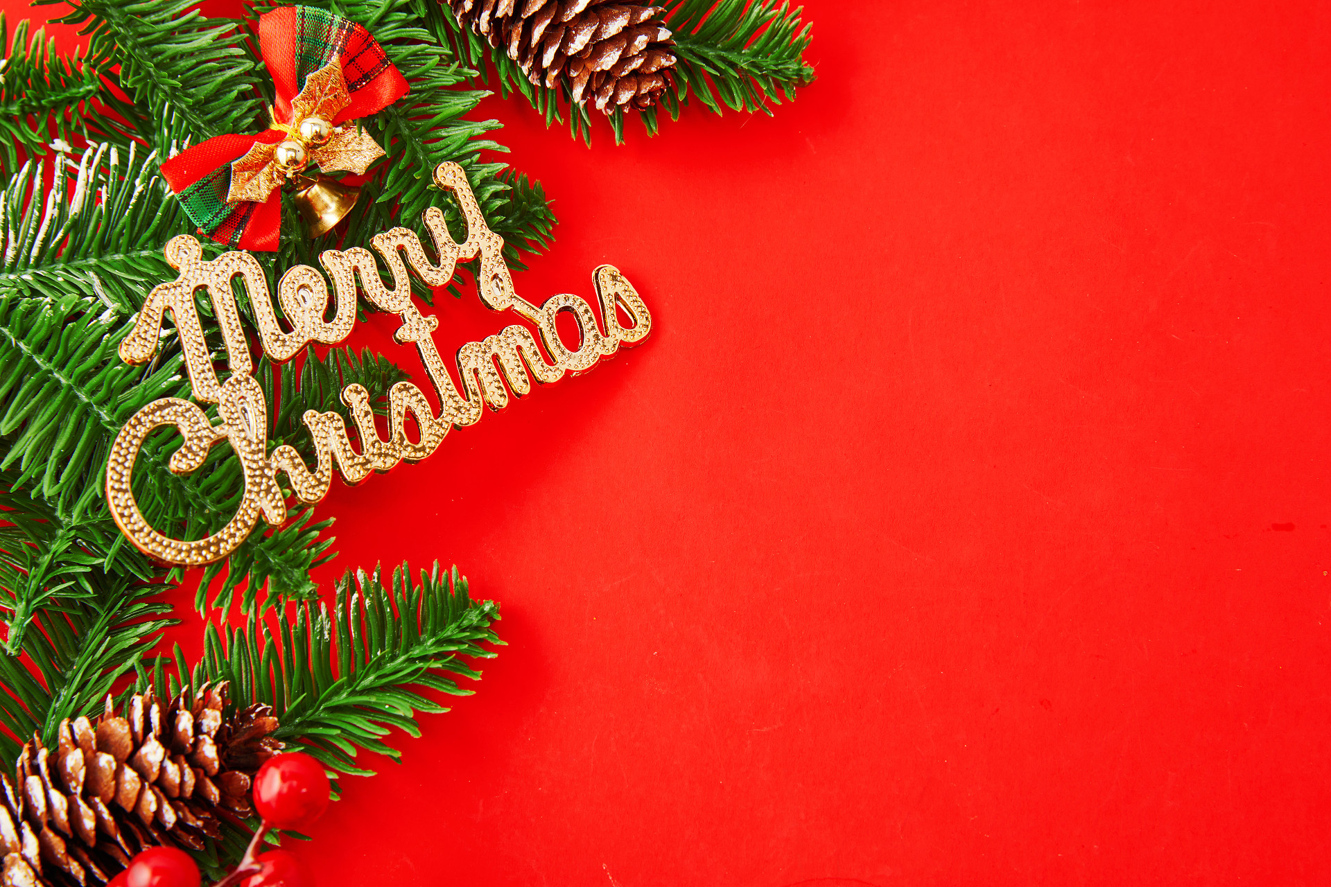 一侧元素红底铃铛红色装饰圣诞树圣诞节