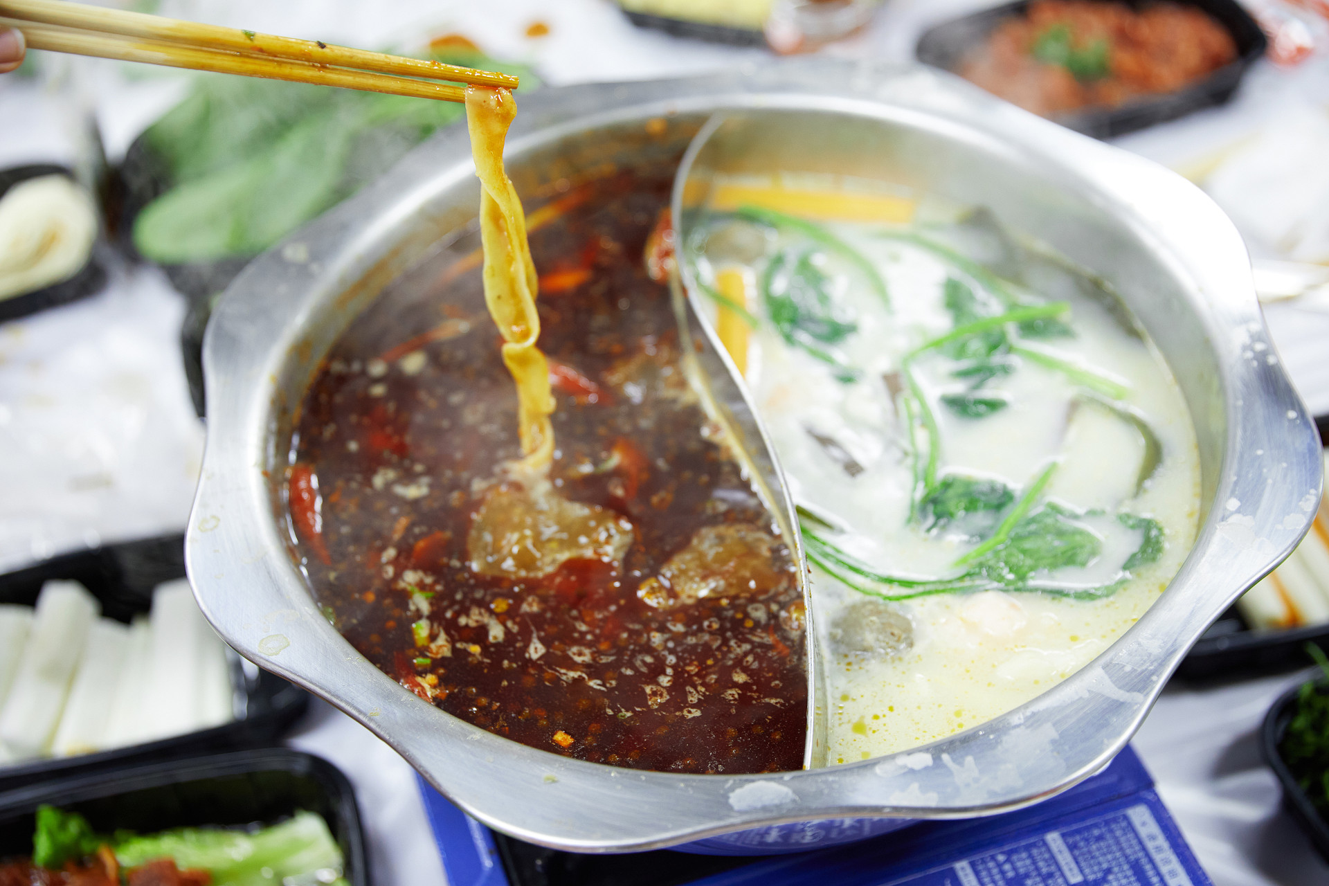 火锅食材火锅鸳鸯锅清汤麻辣涮火锅美食美味聚餐