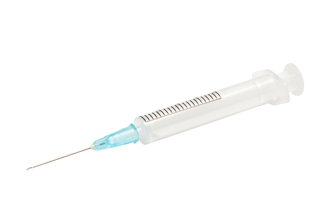 白底医疗医学医用工具注射器