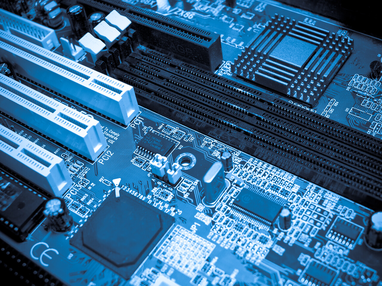 蓝色的电子电路板芯片