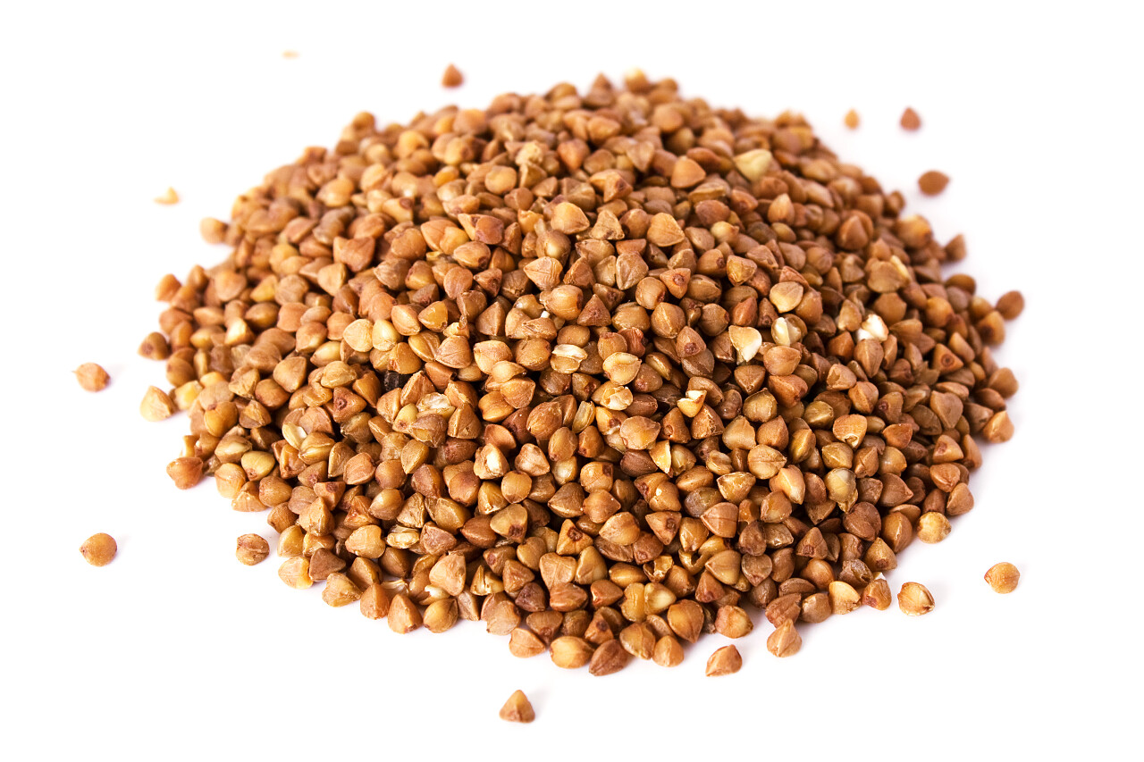 白底一堆荞麦小山