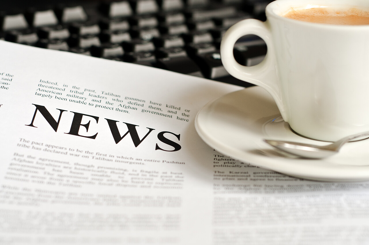 新闻阅读抽象概念咖啡