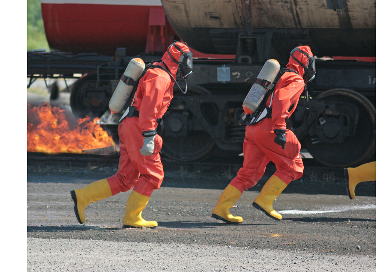 消防及消防员救援照片