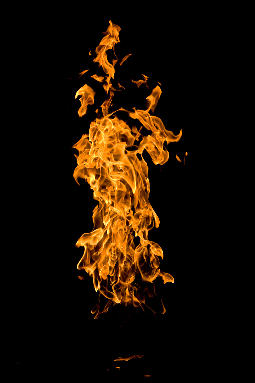 黑底燃烧的火焰