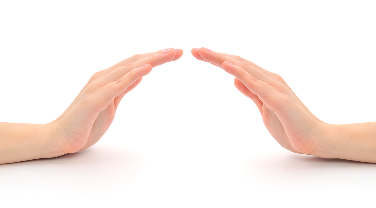 两只手弯曲的手触摸的手