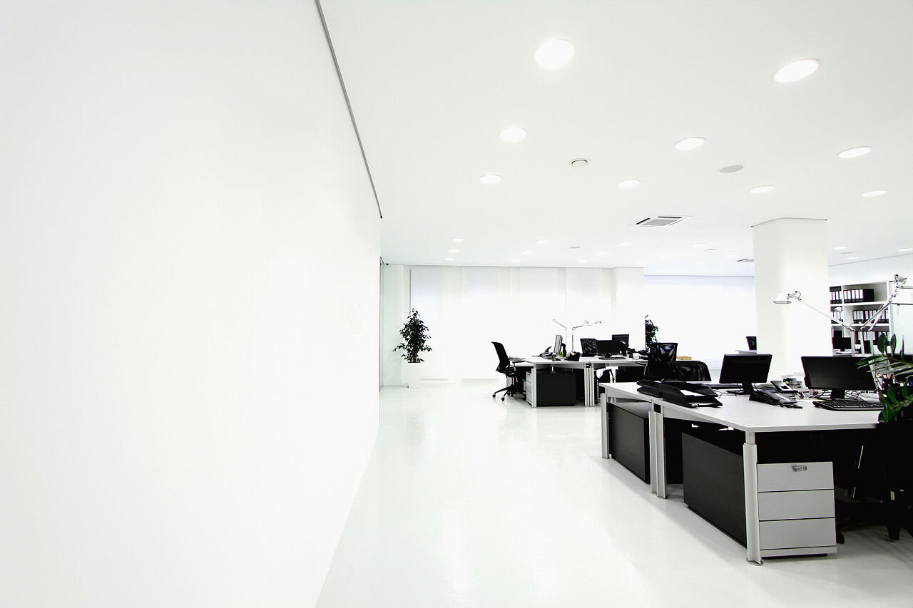 白色办公室办公桌工位公司室内