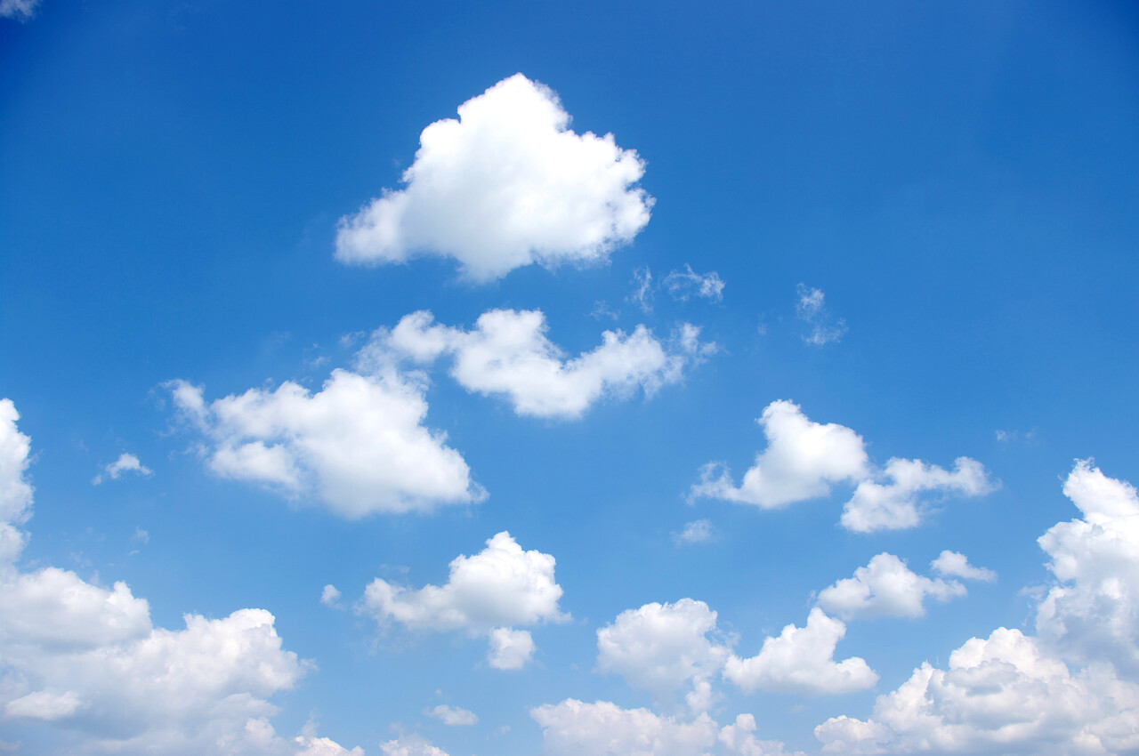 天空青春明亮自然蓝天白云背景