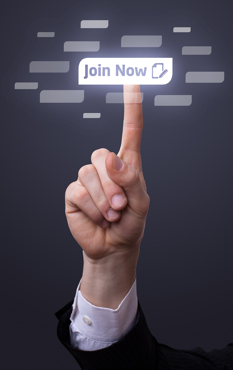 男人的手按下联接现在按钮效率提升业绩业绩上涨