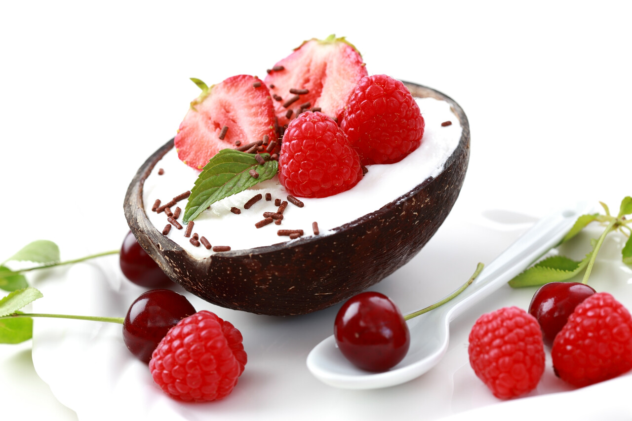 新鲜水果甜品椰子冰淇淋