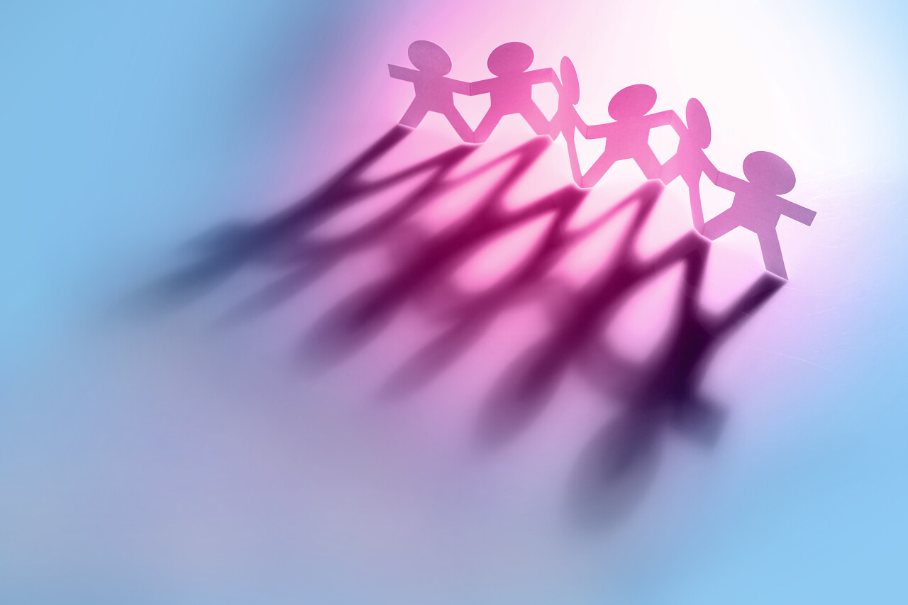 彩色小人剪纸小人手拉手团结手势团队协作团队合作