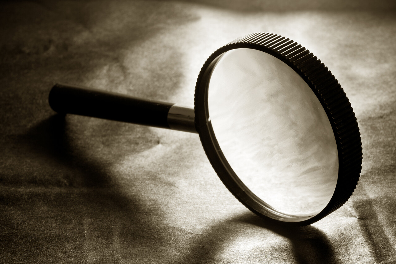 黑白复古怀旧放大镜