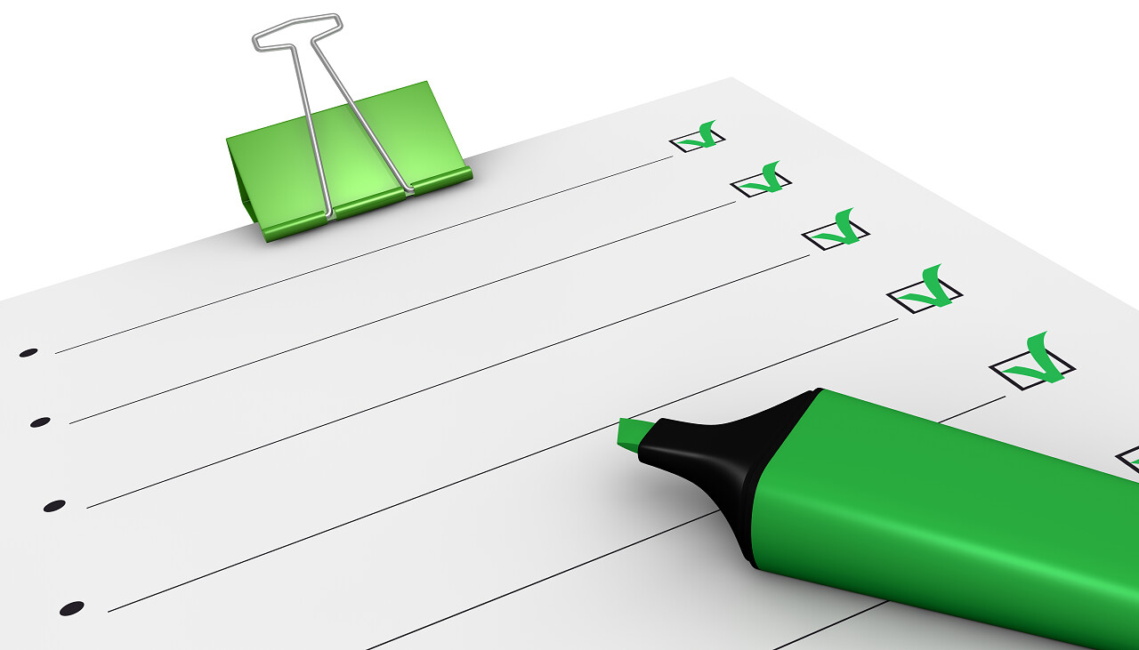 一张纸列表清单待办绿色记号笔