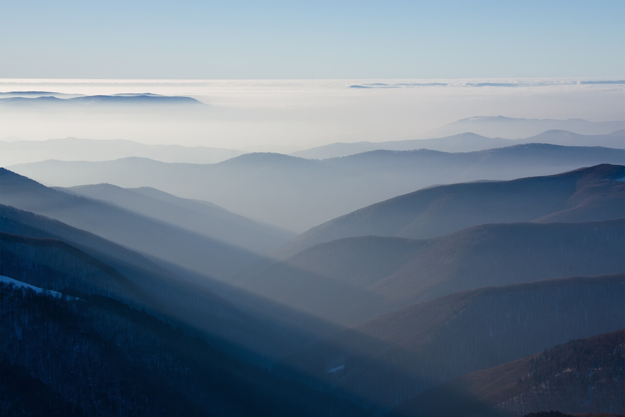 山峰山林雾气大雾高山大山风景景色高空