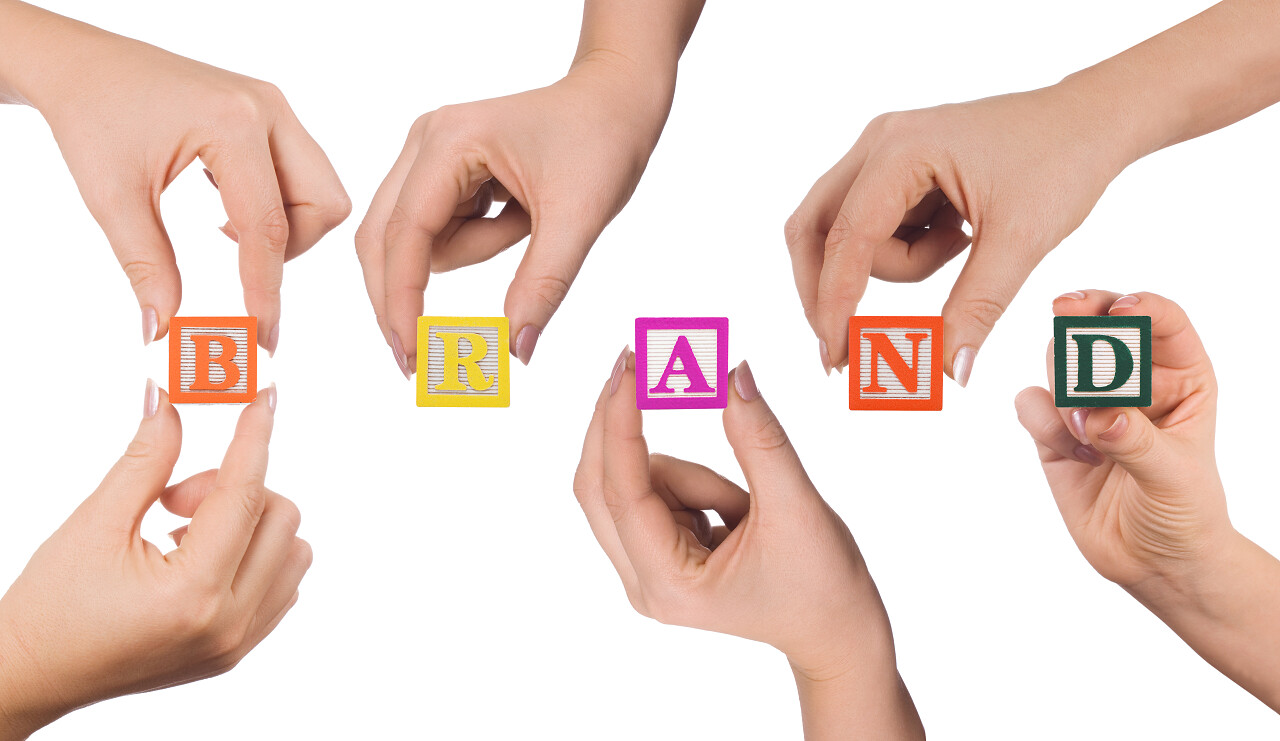 白底创意的手和字品牌图片