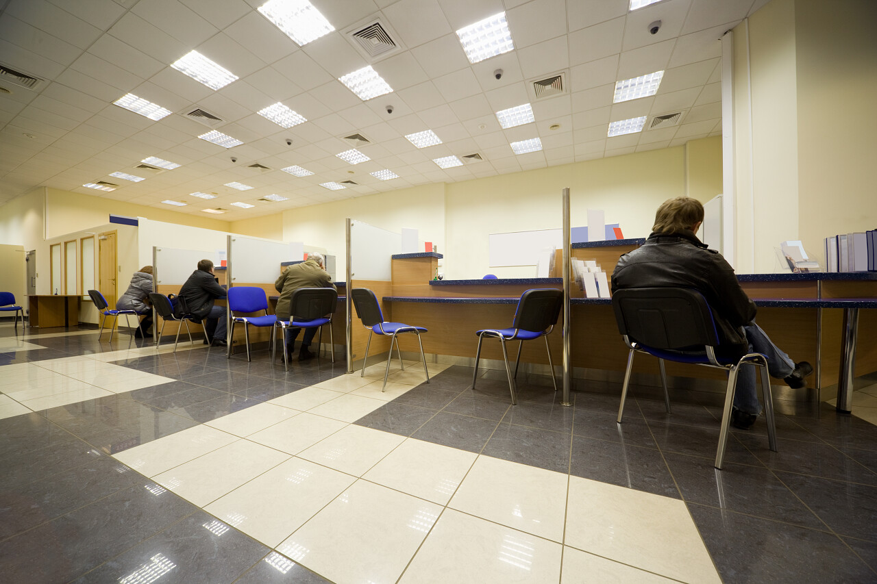 银行处办事小木屋营办商办理业务的人