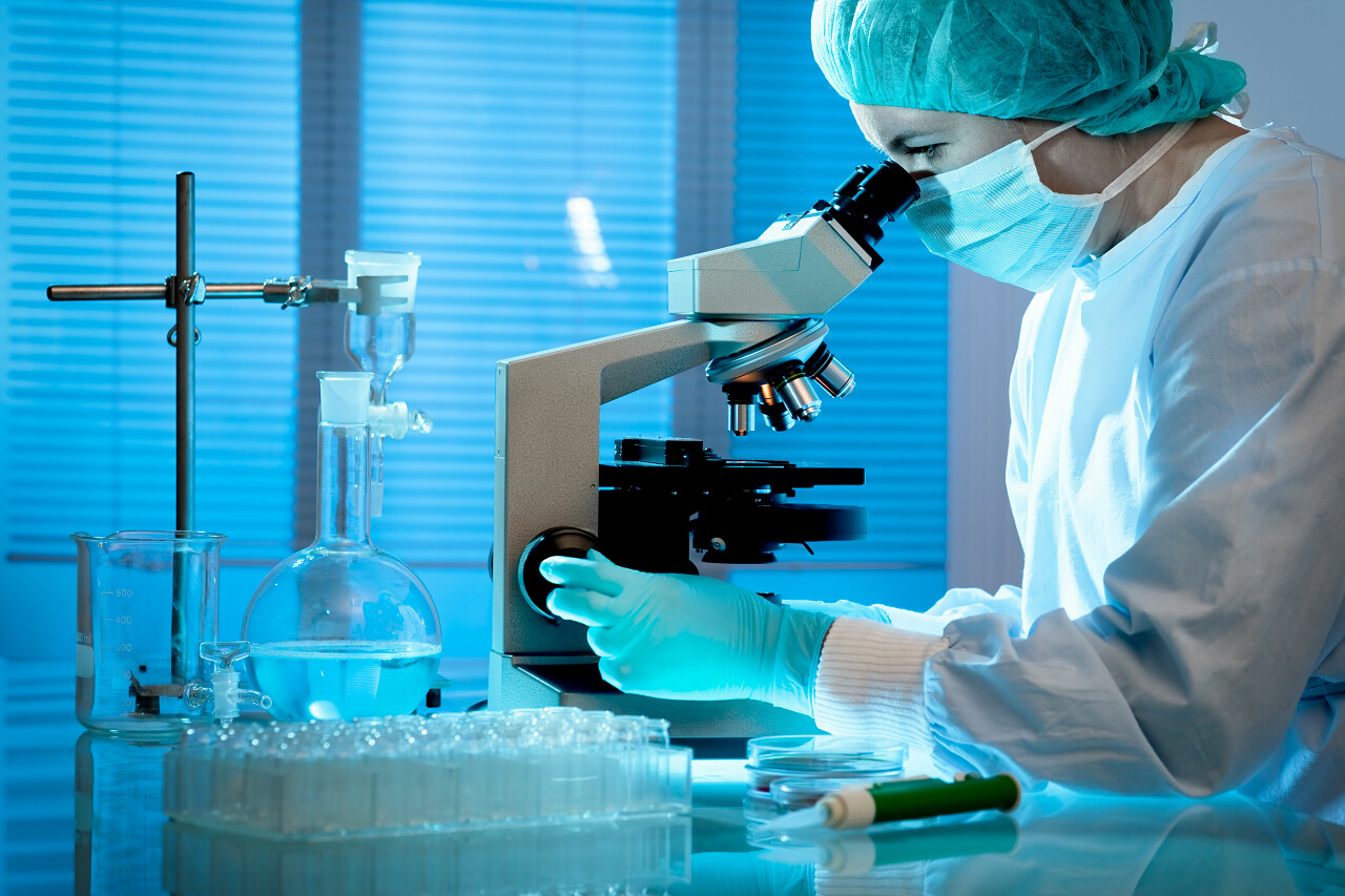 实验室工作的科学家