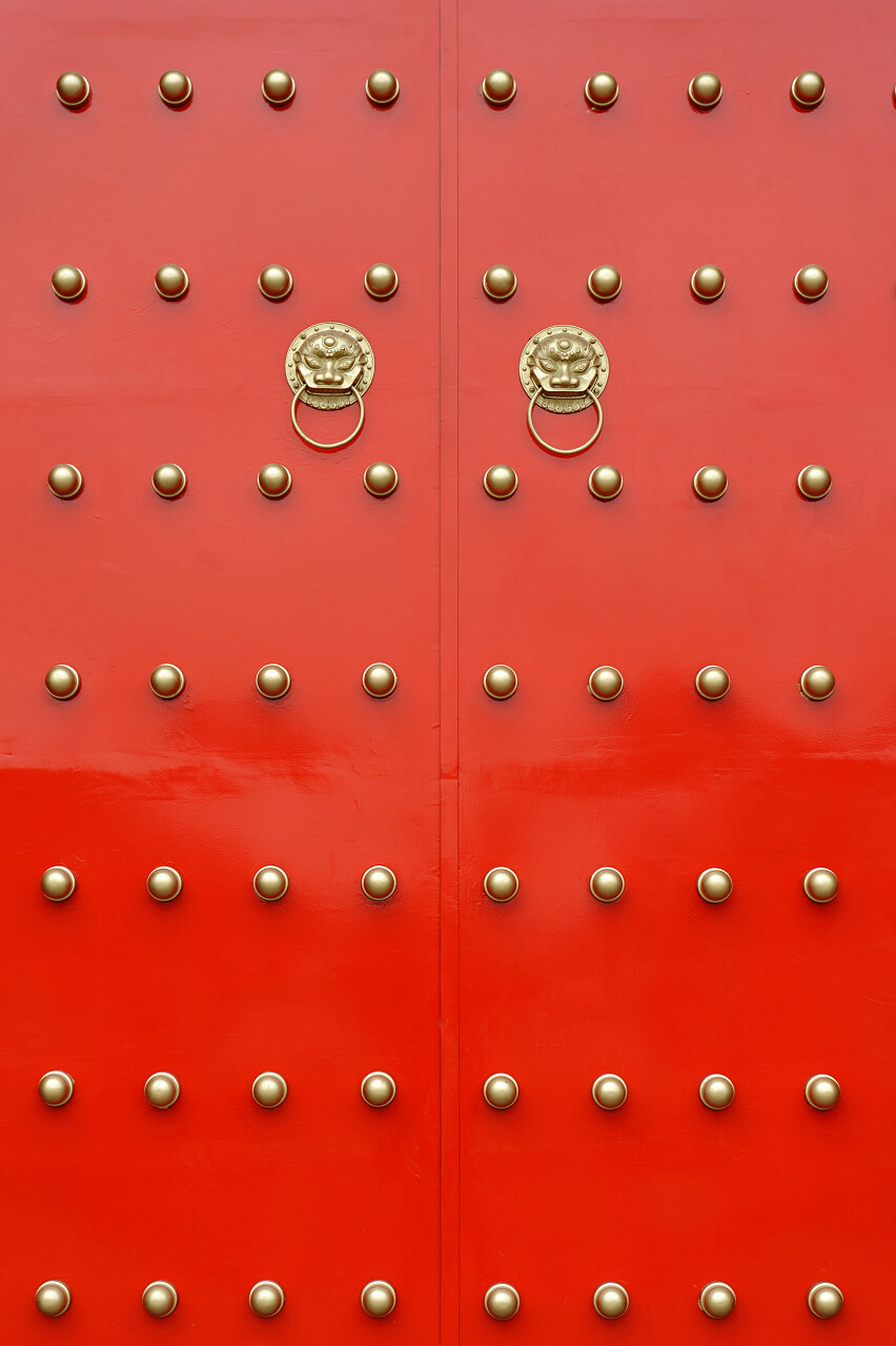 中国传统盛红色大门