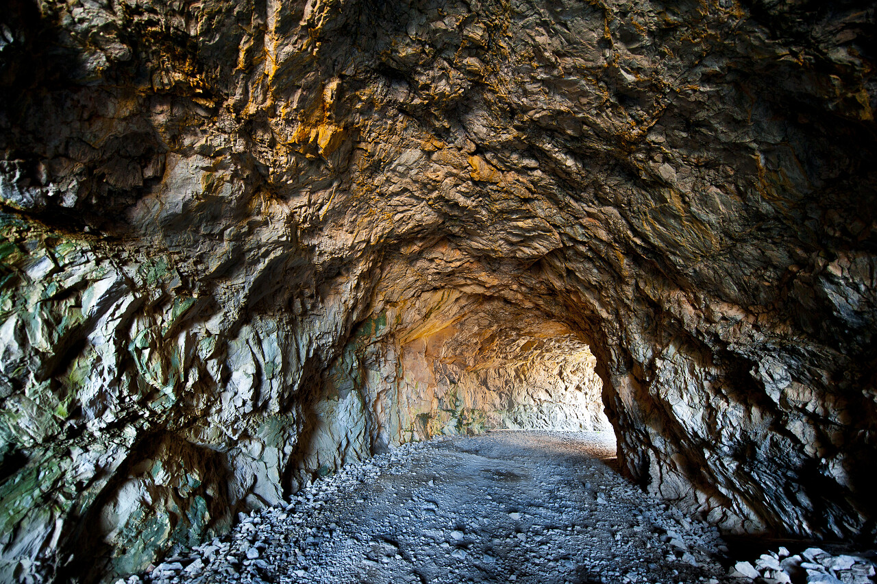 从入口处到矿来的光线