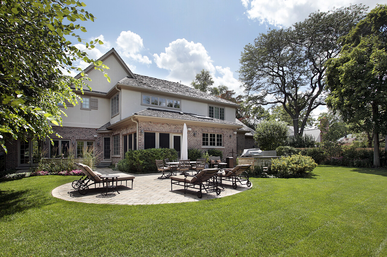 郊区砖带露台和回家房地产别墅洋房