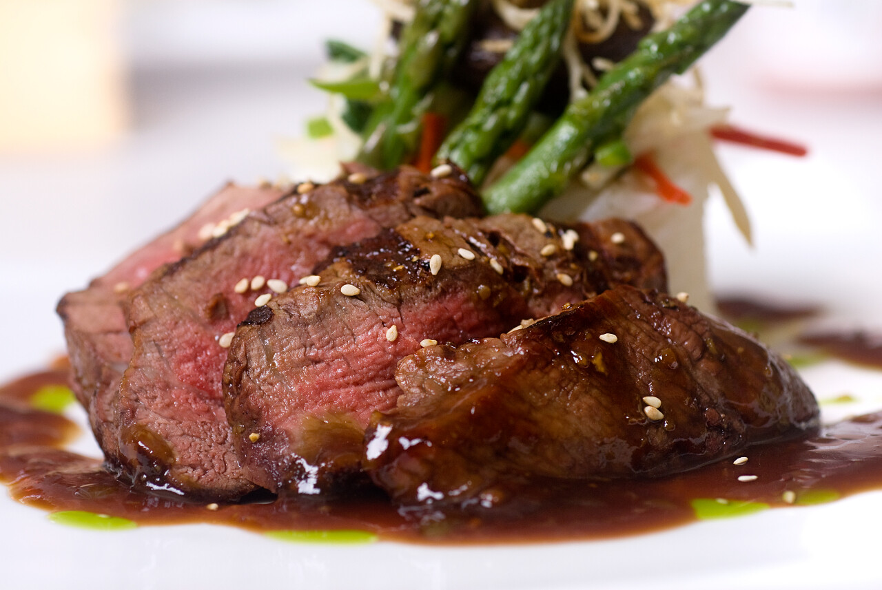 在五个星级餐厅的美食大圆角力牛排西餐牛排