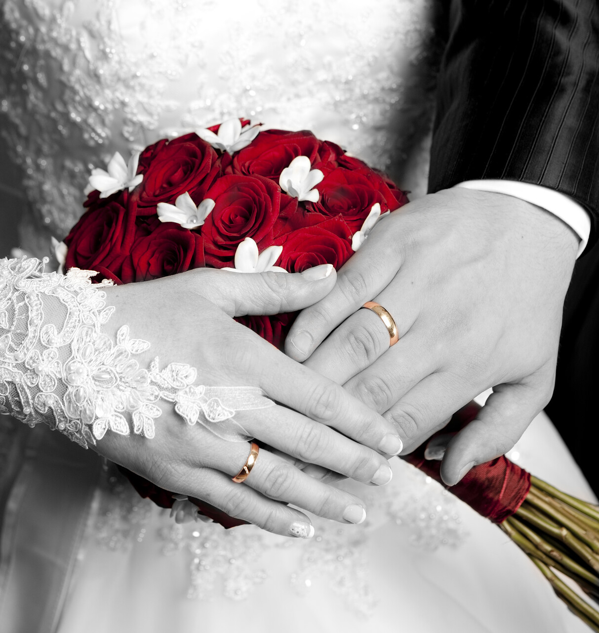 手中的鲜花背景只是已婚夫妇