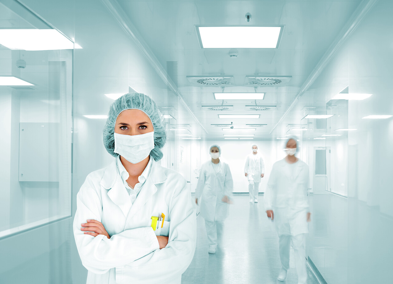 在现代医院实验室医生组科学家团队