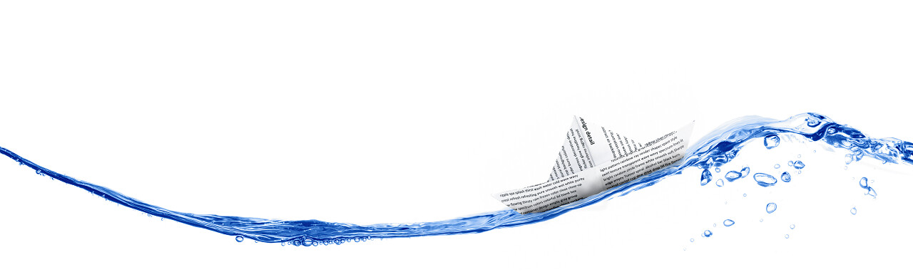 乘浪前进的纸船