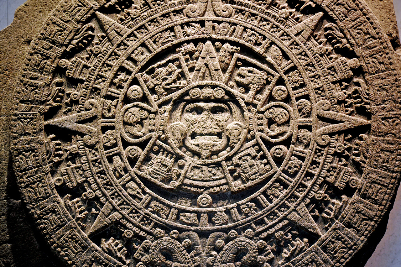 祭祀太阳石头还是石头的太阳 西班牙语 琵卓是一个大型的单片雕塑被挖掘了中 卡洛，墨西哥城市是从墨西哥的前哥伦布时期遗产的考古学和人类学的工件的一部分