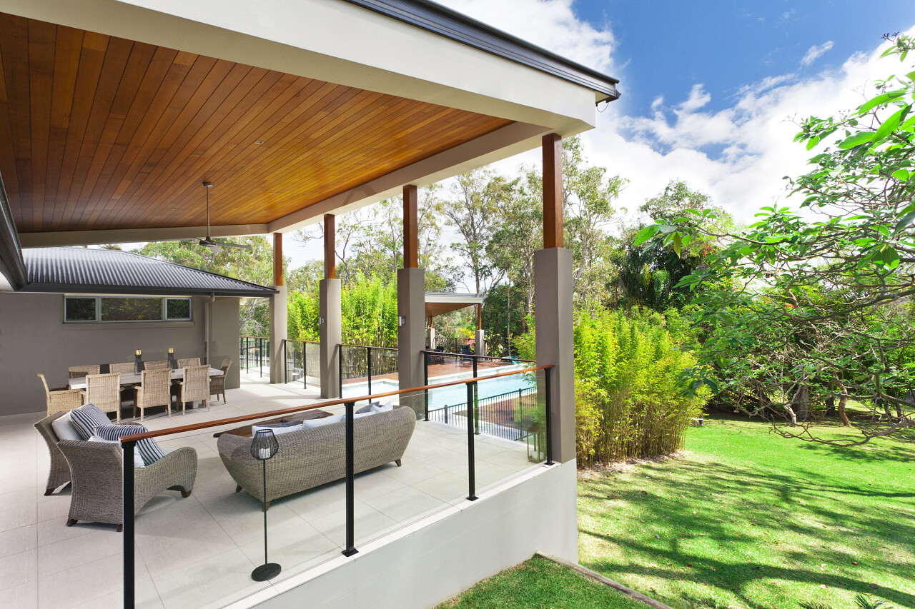 现代后院与娱乐区时尚澳大利亚人的家里