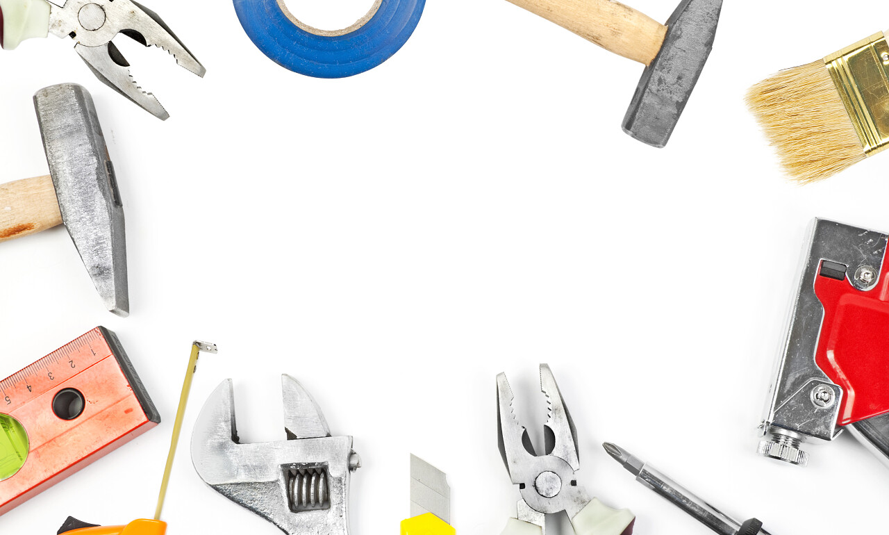 在白色背景上的许多手工作工具