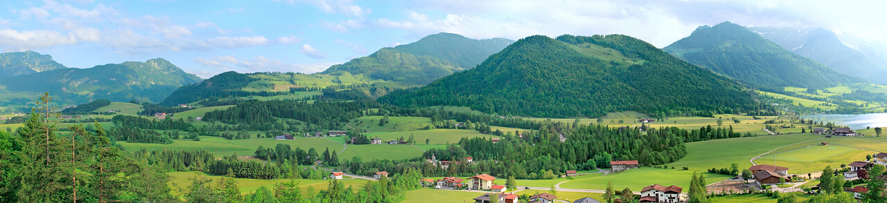 自然风景青山与村庄
