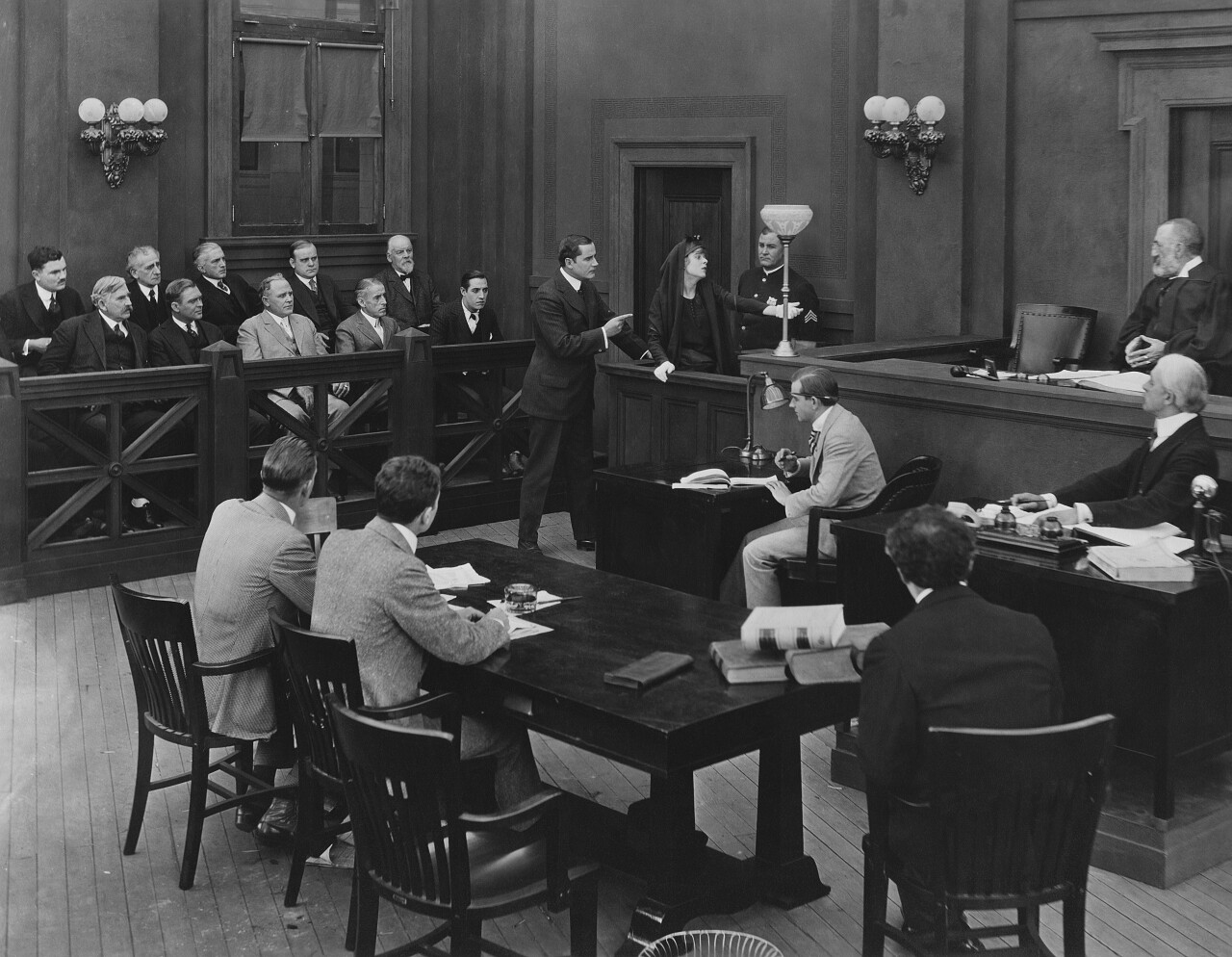 法庭上的戏剧表演