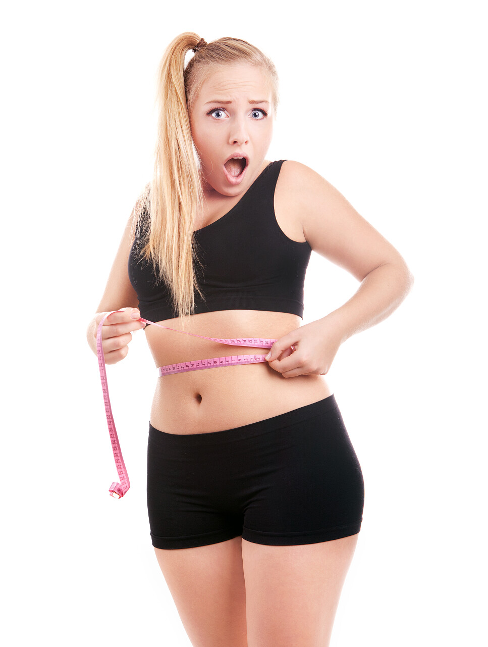 女孩震惊通过测量她的腰围震惊