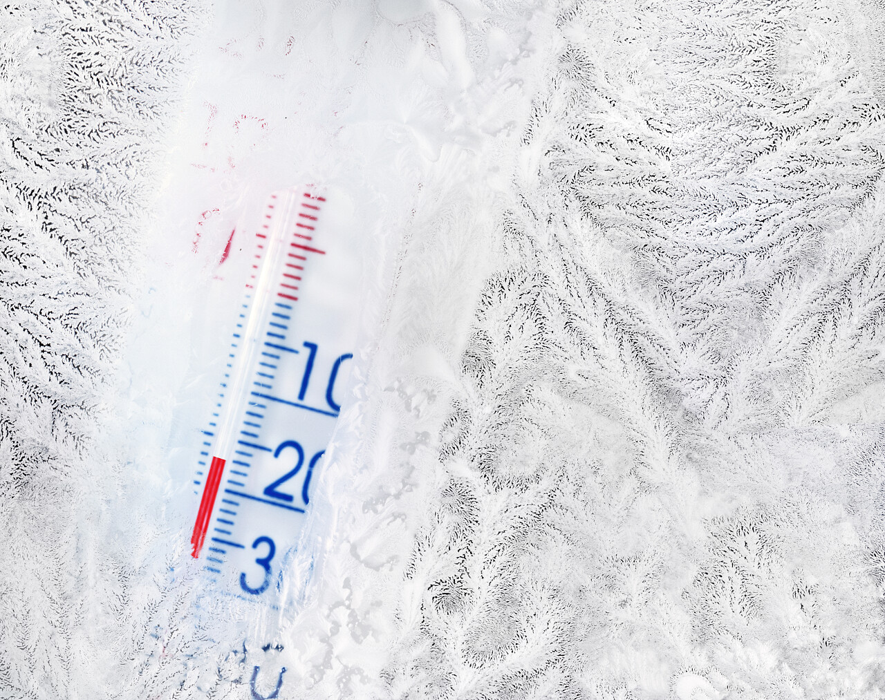 冰雪创意合成温度计广告图二十四节气立冬小雪大雪冬至小寒大寒