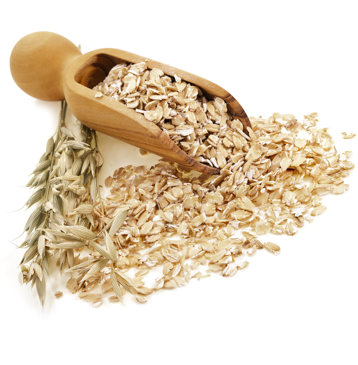 燕麦片木制勺子白色背景隔离
