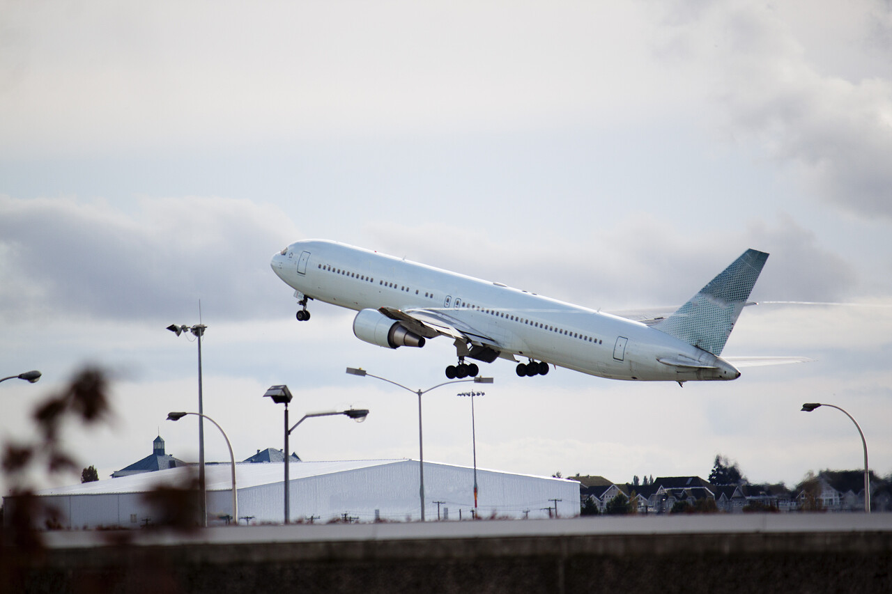 飞机在机场起飞飞机旅游