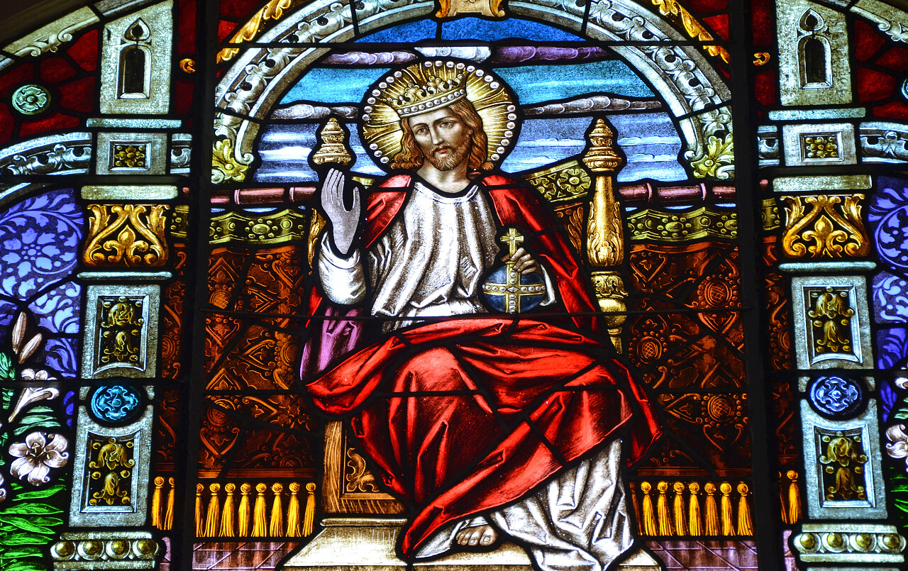 耶稣做在宝座上