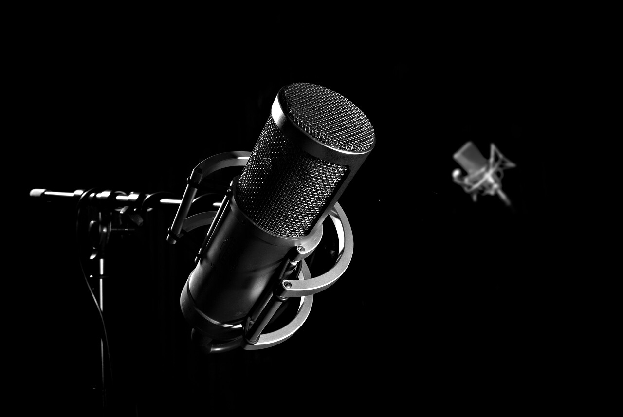 录音室的两台麦克风