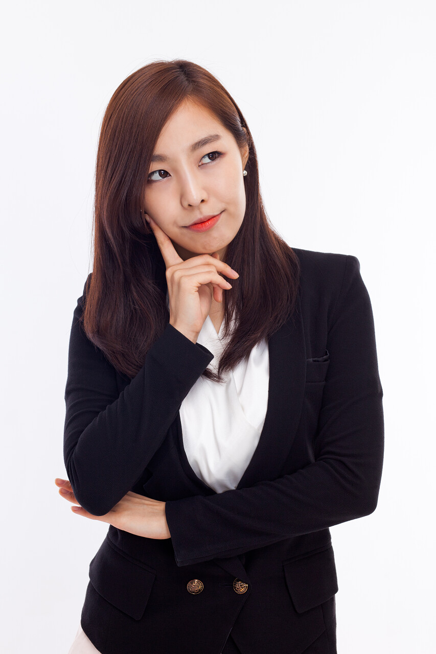 独立思考的年轻女子