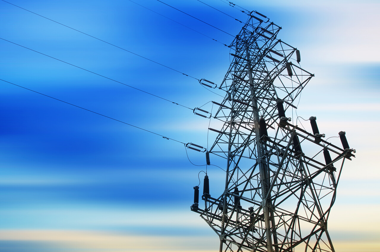 高压塔楼的天空背景